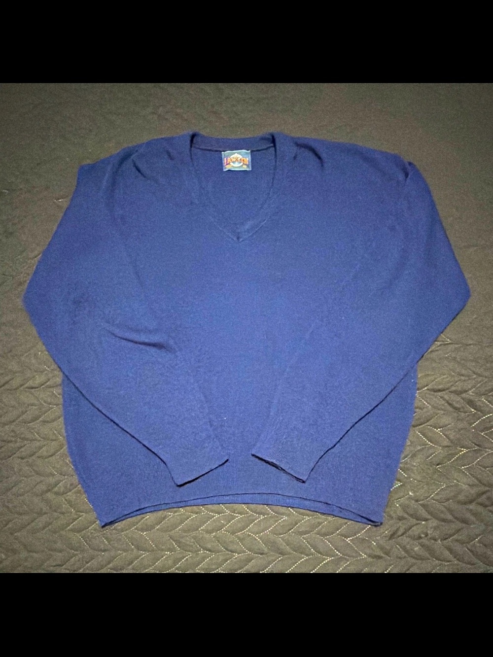 Vintage 90’s Jantzen Men's V-Neck Sweater - Navy Blue